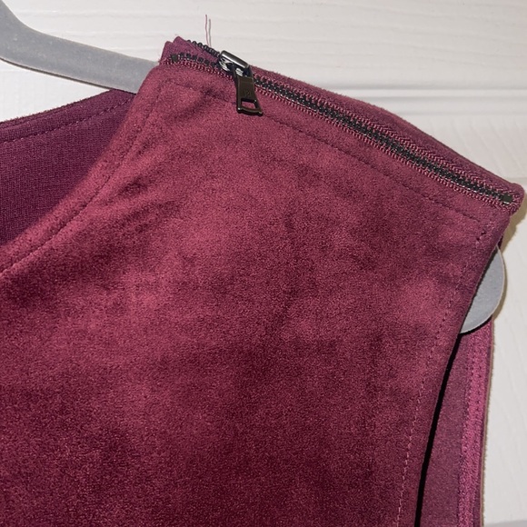 BCBG Sleeveless Karlee Faux Leather Zipper Detail Burgundy Shift Mini Dress XS- - Picture 4 of 6